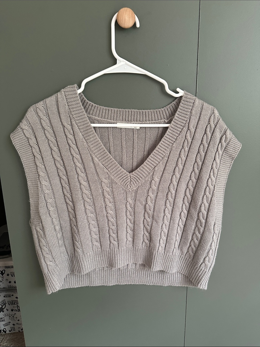 Timing Gray Cable Knit V-Neck Cropped Sweater Vest